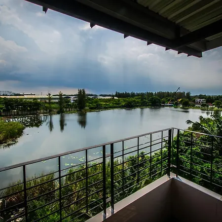 Na Siri Lake View